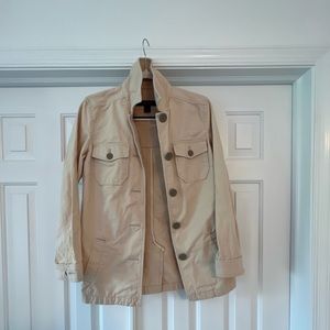Lightweight beige jacket with button closure